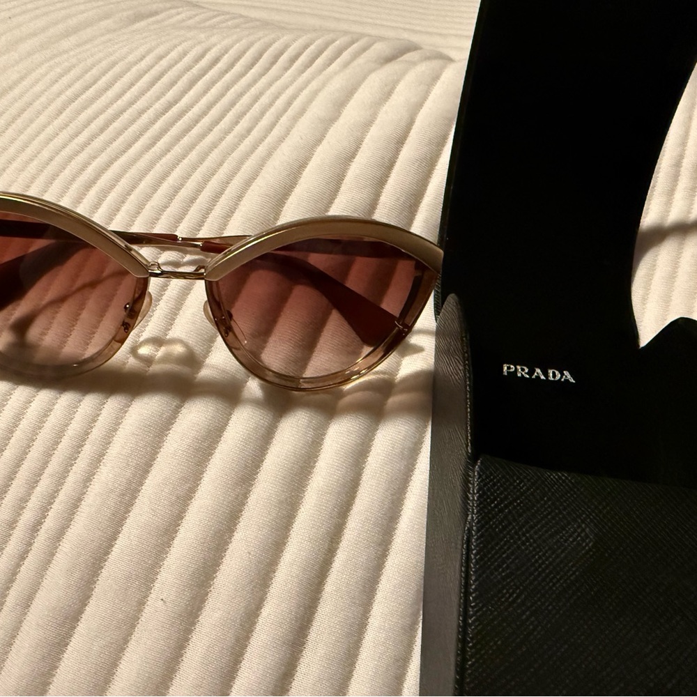 Elegant Prada Cat Eye Sunglasses - Picture 4 of 7